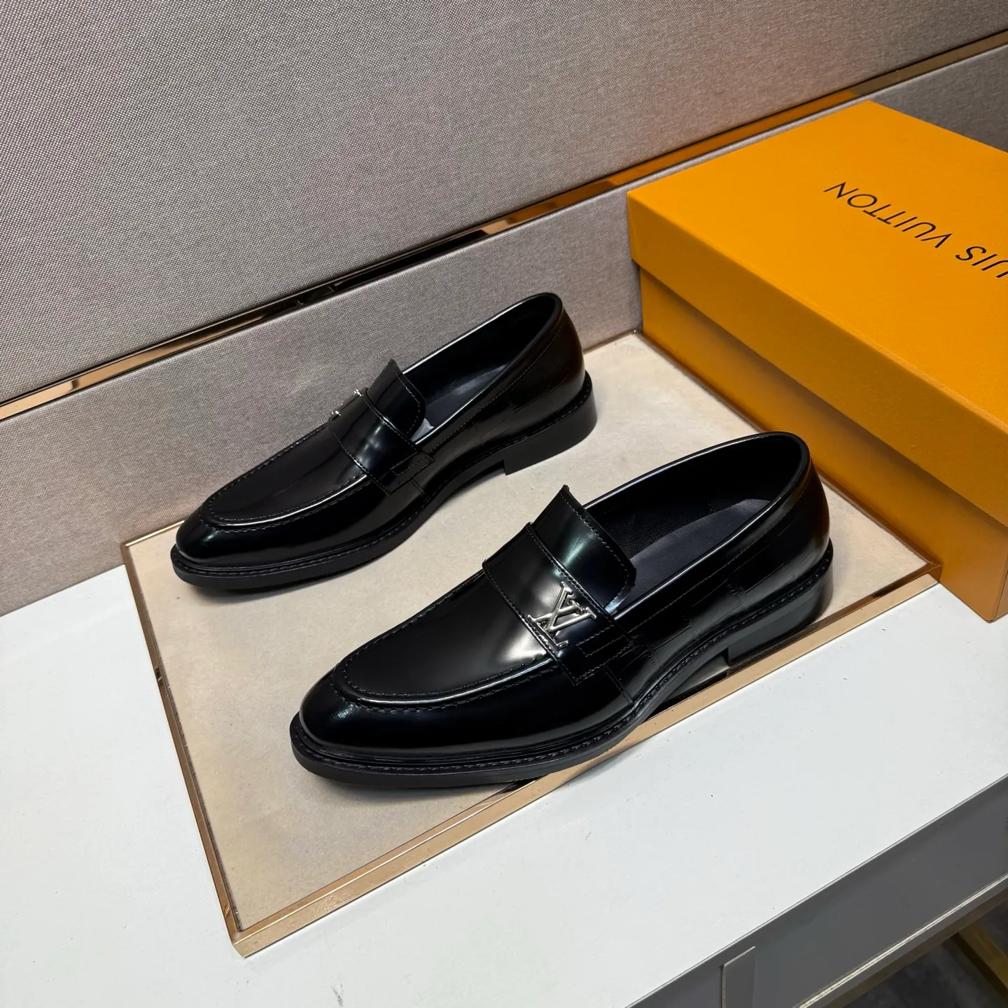 Men's men's shoes 💰pp462【LV～】Men's casual leather shoes 2025z cabinet sales simultaneously 🔶Size: 39-44#️⃣ 🔷2 colors🔜The upper is made of multi-material splicing➕Cow leather lining, comfortable and breathable, sole: original comfortable and wear-resistant outsole, ⚠️real thing📱photographed🎬real thing is better📢📢📢